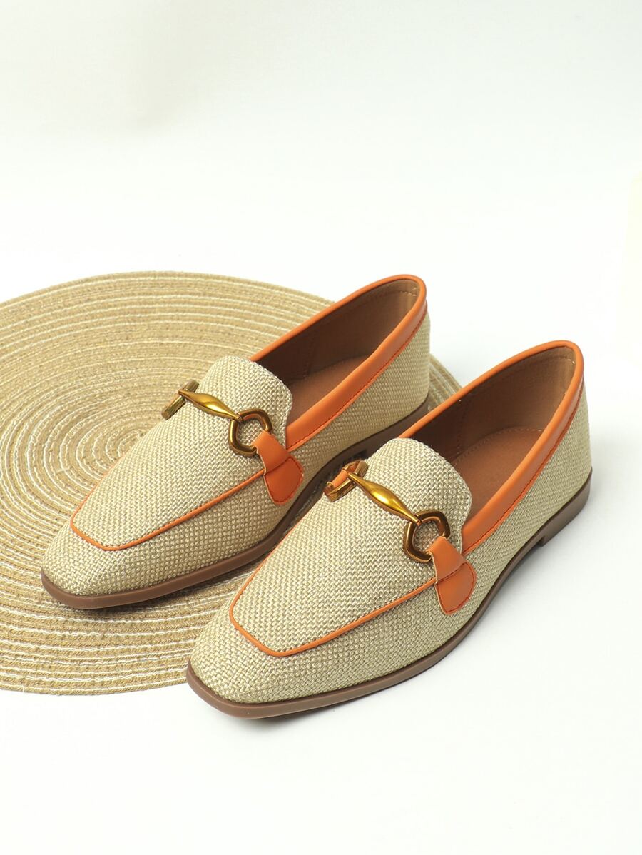 金屬牌裝飾方頭亚麻平底樂福鞋,杏顏色時尚純金屬質感雙色樂福鞋 - 杏色 - 查看 1