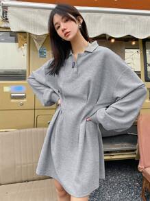 DAZY Đầm cổ polo trễ vai đính chữ có chi tiết - Màu Xám nhạt - Xem 1