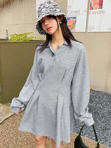 DAZY Đầm cổ polo trễ vai đính chữ có chi tiết - Màu Xám nhạt - Xem 4