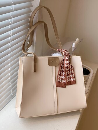 字母貼布和絲巾裝飾方包