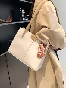 字母貼布和絲巾裝飾方包