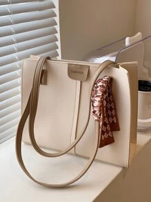 字母貼布和絲巾裝飾方包