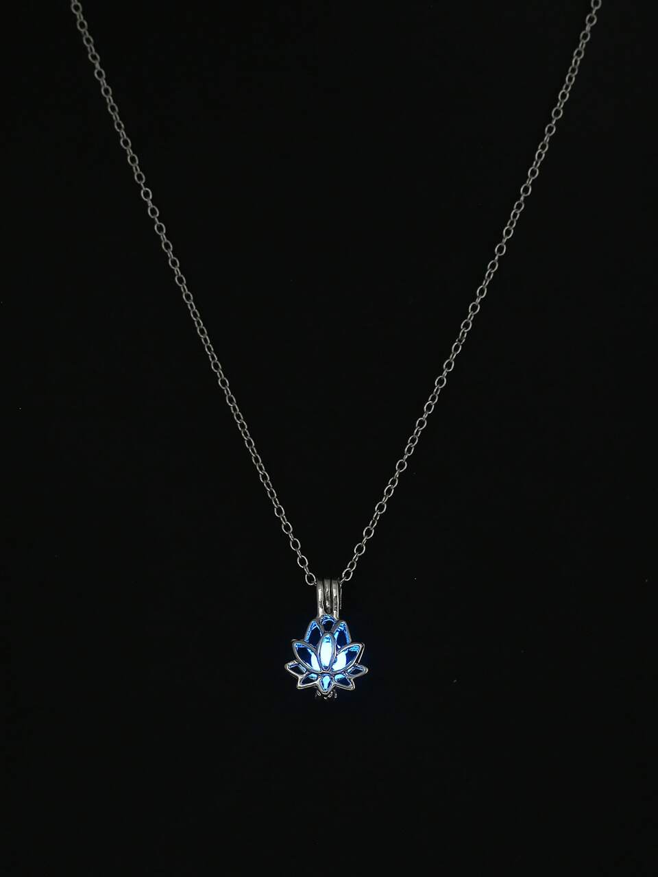 Fashionable Creative Luminous DIY Lotus Shaped Pendant Necklace, Which Can Be Opened, Sky Blue Luminous, 1pc