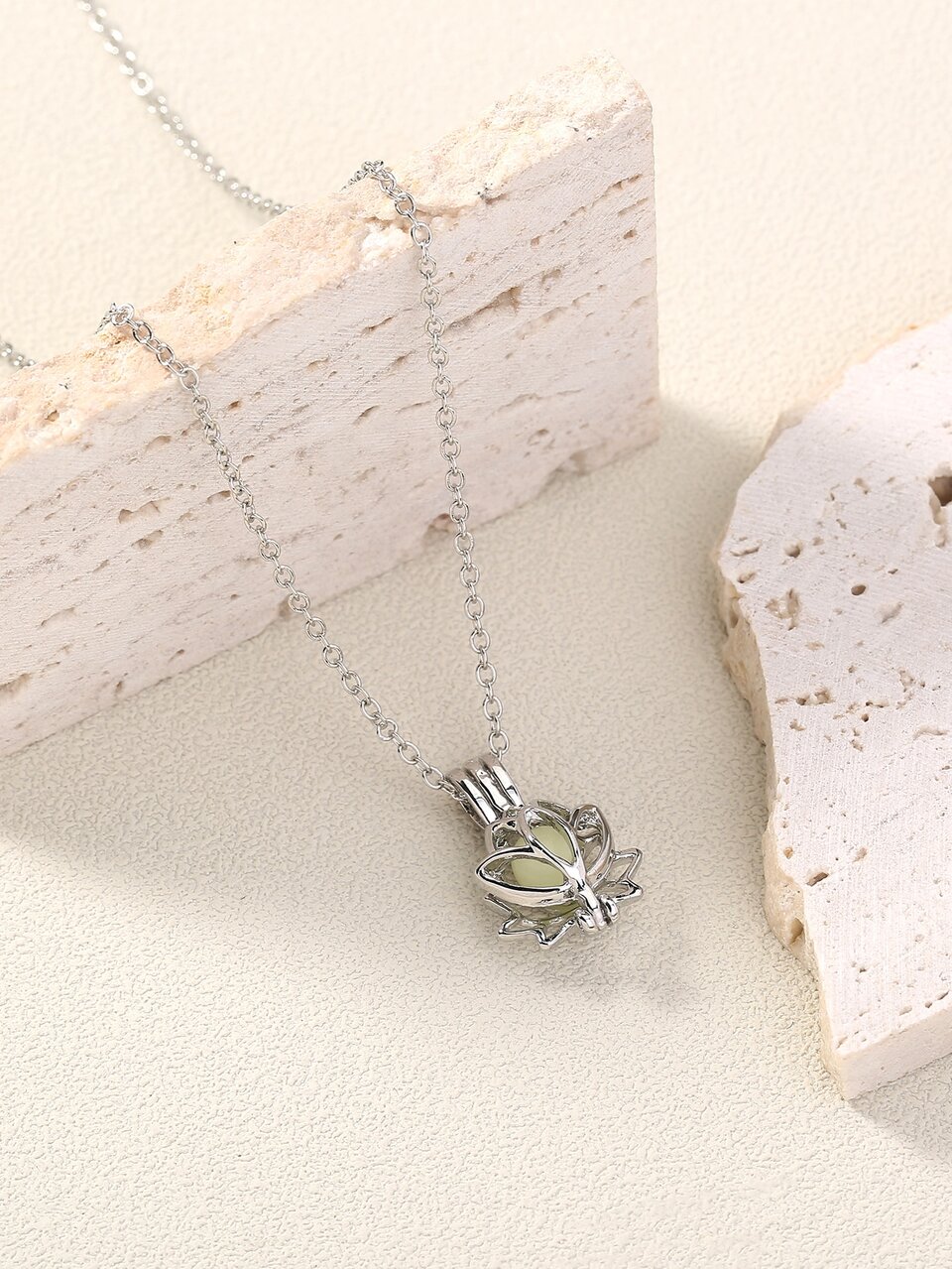 Fashionable Creative Luminous DIY Lotus Shaped Pendant Necklace, Which Can Be Opened, Sky Blue Luminous, 1pc