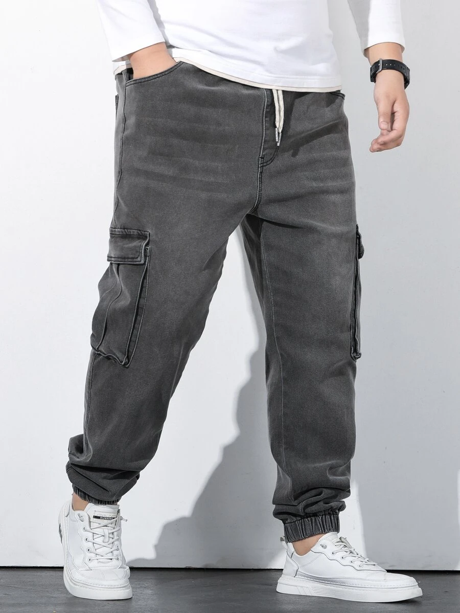 Manfinity Men Plus Flap Pocket Drawstring Waist Cargo Jeans - Dark Grey - View 1