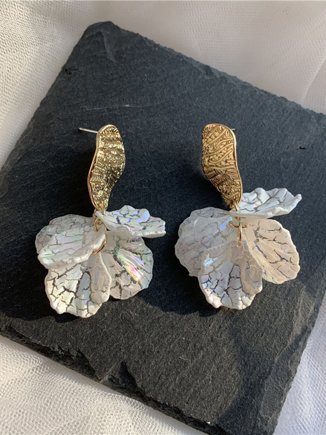 Hoa tai hình giọt nước - trắng - Xem 1