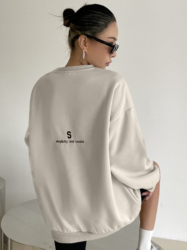 DAZY スローガングラフィック ドロップショルダー スウェット