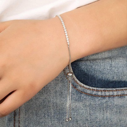 輝くストーンがアクセントのシンプルなブレスレット 調節可能 伸縮性あり 女性デート ギフトにぴったり