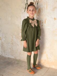 SHEIN LMoss Kids LMoss Young Girl 1pc Bow Front Ruffle Trim Smock Dress - Army Green - View 6