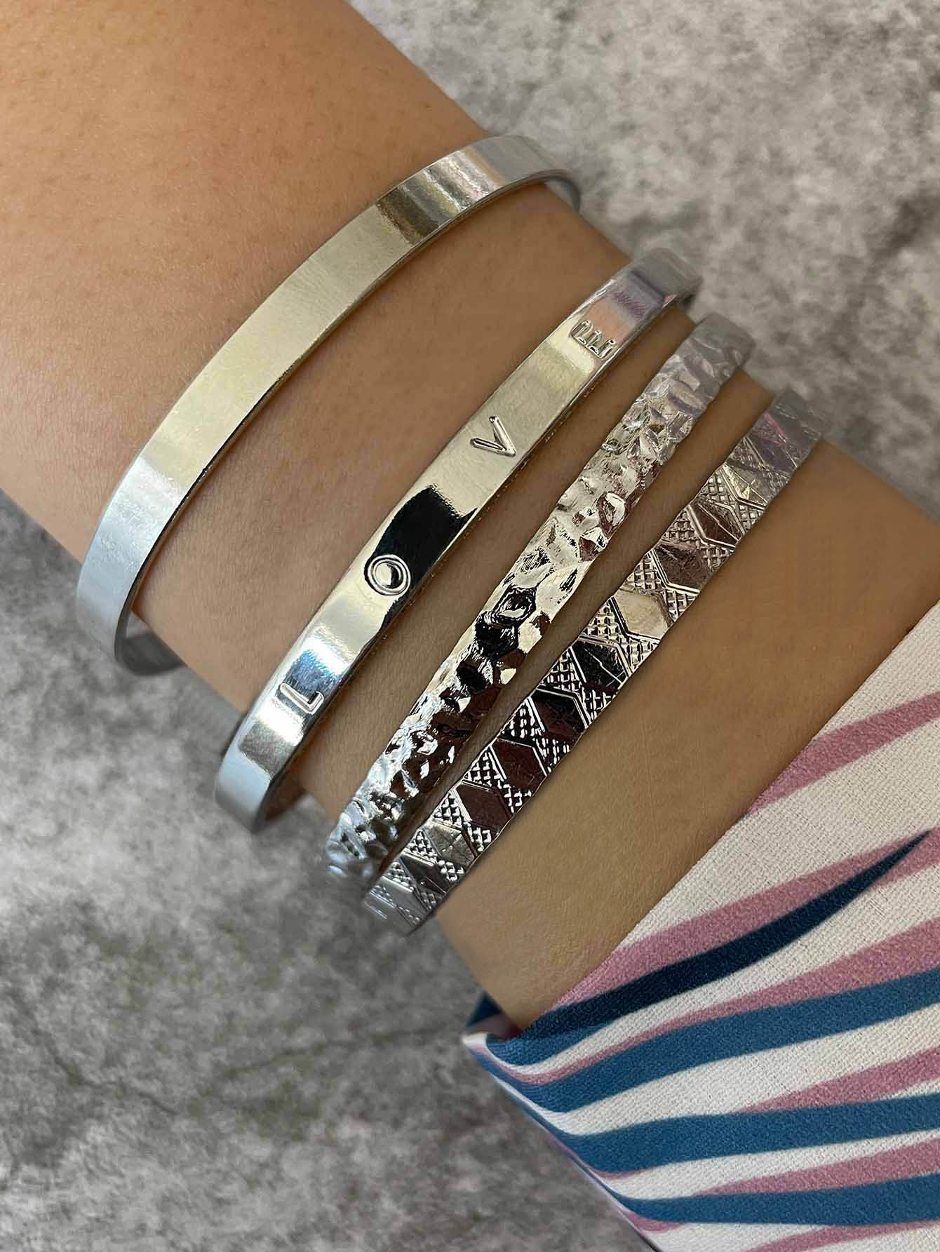 4pcs Letter Graphic Bangle