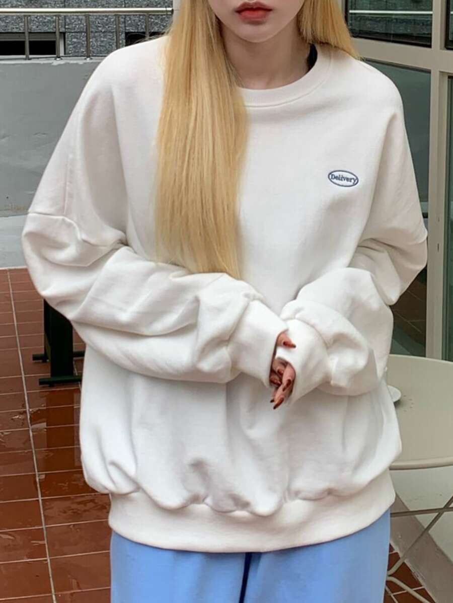 DAZY Thêu Chữ Thả vai Áo chui đầu Oversized - trắng - Xem 1