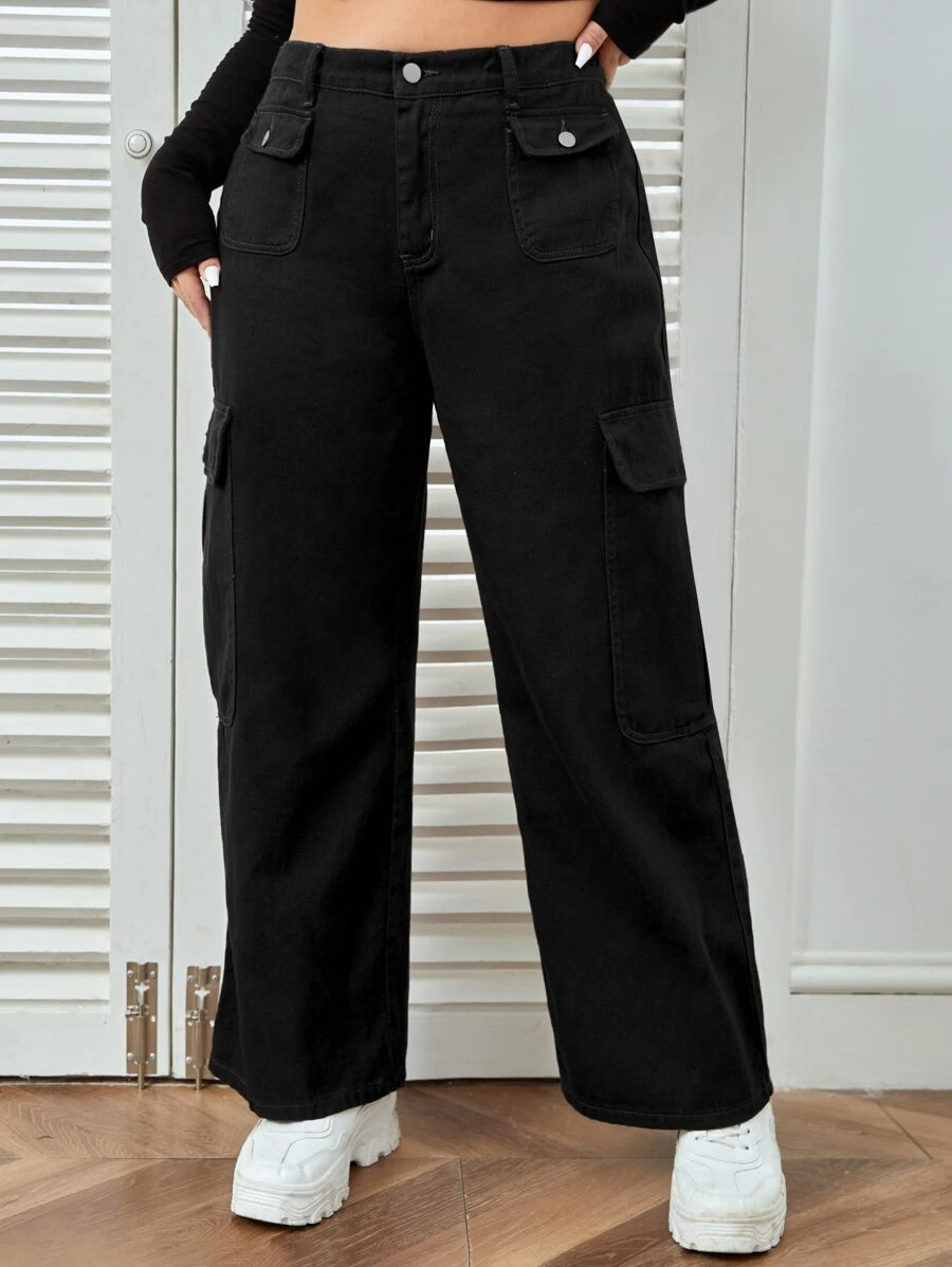 Plus High Waist Flap Pocket Cargo Jeans - Black - View 1