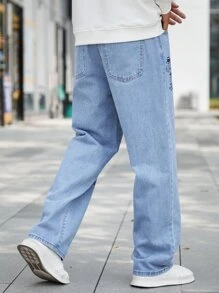 Manfinity Men's Loose Fit Cartoon & Letter Graphic Straight Leg Jeans - Light Wash - View 2