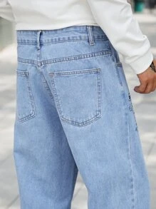 Manfinity Men's Loose Fit Cartoon & Letter Graphic Straight Leg Jeans - Light Wash - View 3