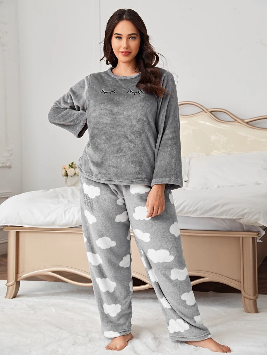 Plus Cloud Print Lông mi thêu Flannelette PJ Set / Bộ đồ ngủ - Xám - Xem 1