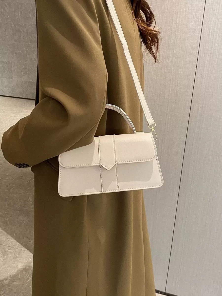 Sac carré minimaliste avec poignée à rabat