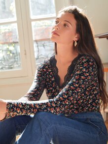 SHEIN Frenchy Lace Trim V Neck Tee - Multicolor - View 2