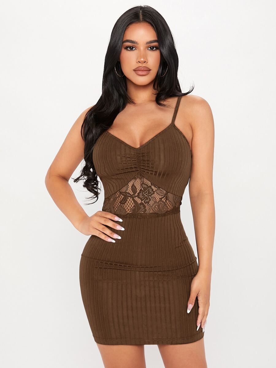 SHEIN PETITE 蕾絲拼接褶邊吊帶連衣裙 - 咖啡棕 - 查看 1
