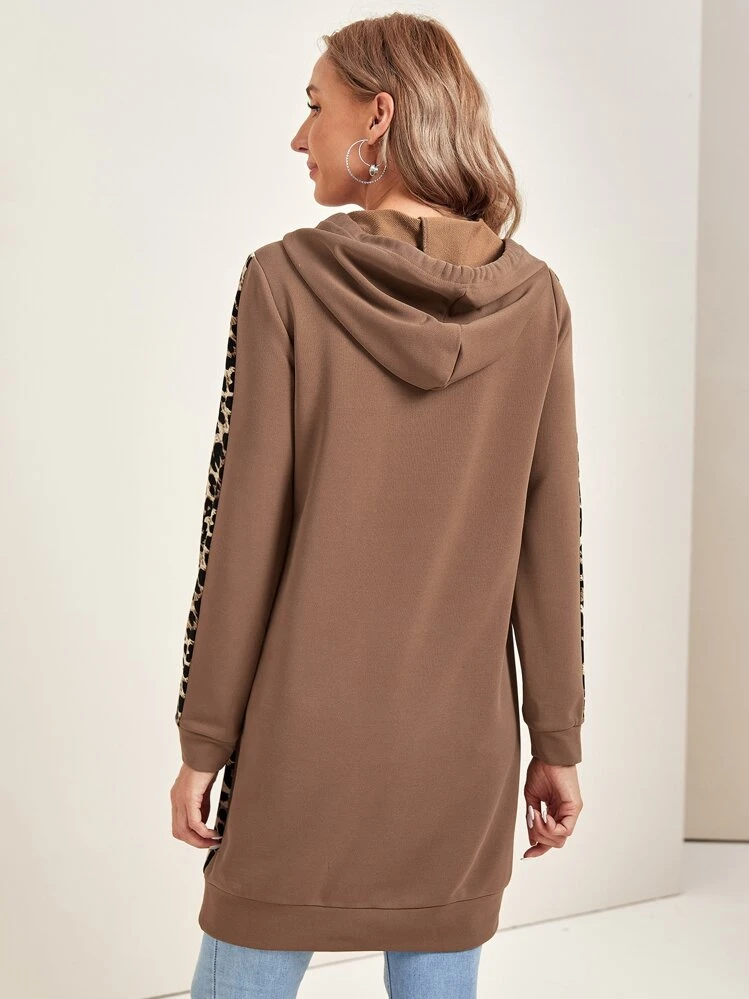 EMERY ROSE コントラスト・レオパード柄 ドローストリング パーカー - モカブラウン - 見る 2