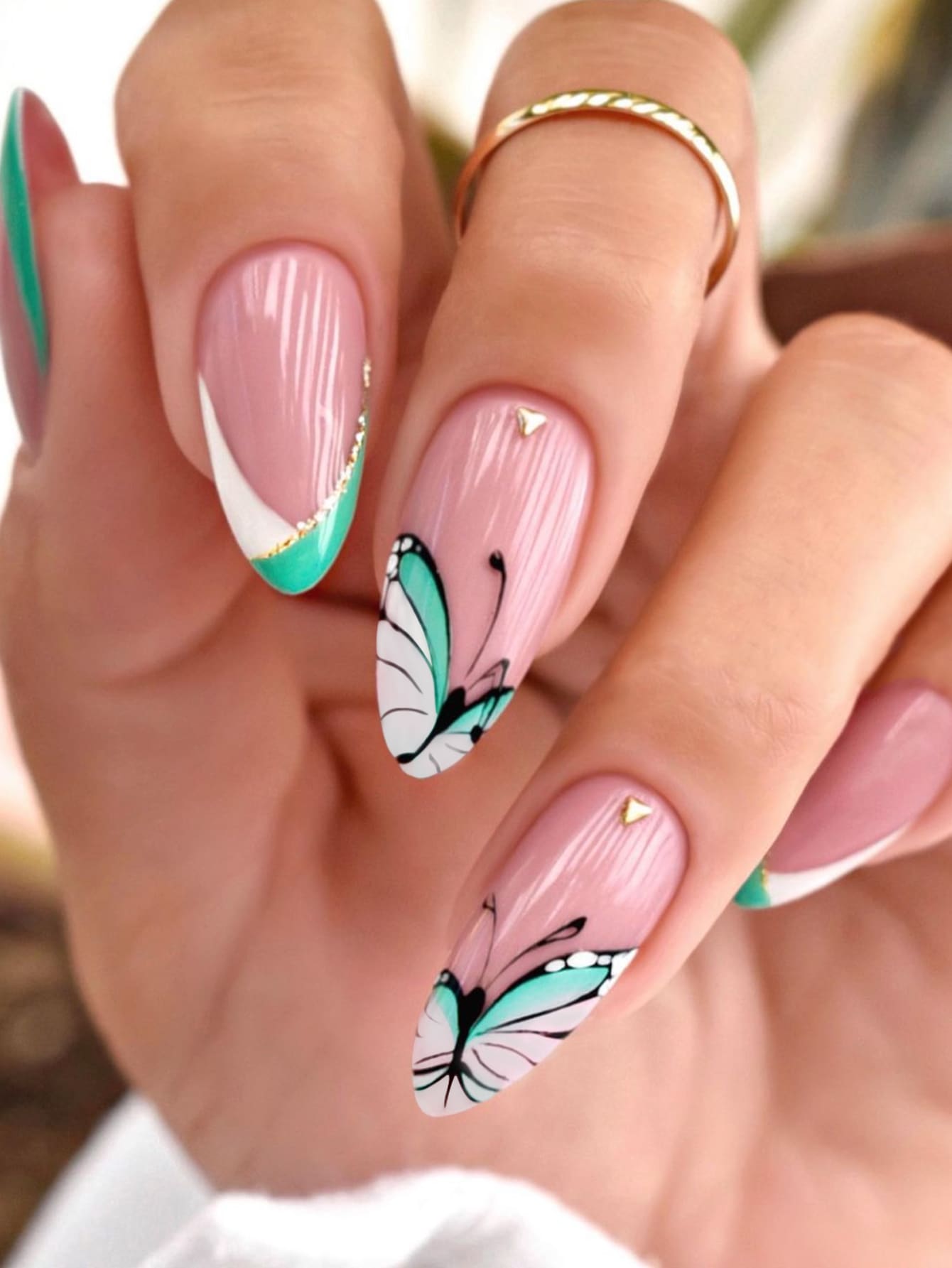 Get Glamorous with 24pcs Short Almond French Style Butterfly Pattern Fake Nail & 1sheet Tape & 1pc Nail File - Multicolor - View 1