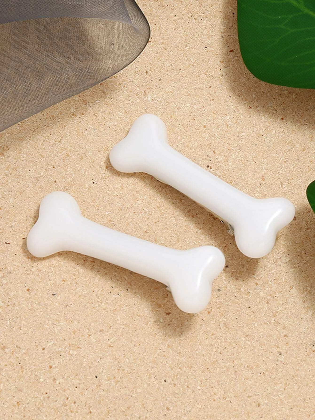 Is That The New 2pcs Bone Decor Hair Clip ??| ROMWE USA