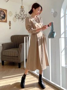 DAZY 交疊領泡泡袖A字洋裝 - 卡其色 - 查看 3