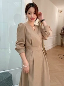 DAZY 交疊領泡泡袖A字洋裝 - 卡其色 - 查看 4