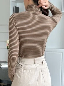 DAZY Camiseta A Rayas Con Cuello Alto - Marrón Mocha - Ver 2