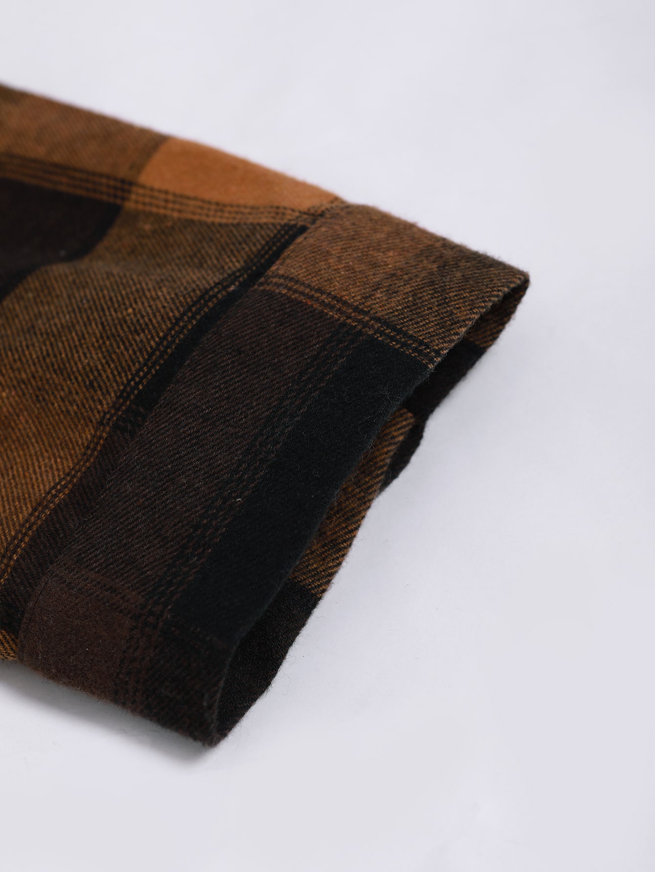 قميص كاجوال بأكمام طويلة وياقة مطبوع بنقشة المربعا...