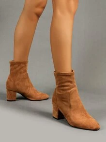 極簡風格粗跟靴子