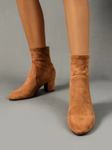 極簡風格粗跟靴子