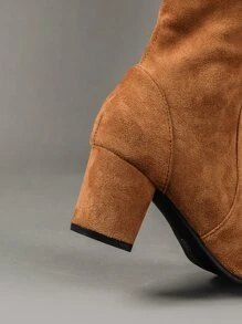 極簡風格粗跟靴子