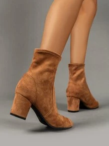 極簡風格粗跟靴子