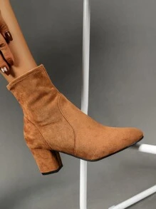 極簡風格粗跟靴子