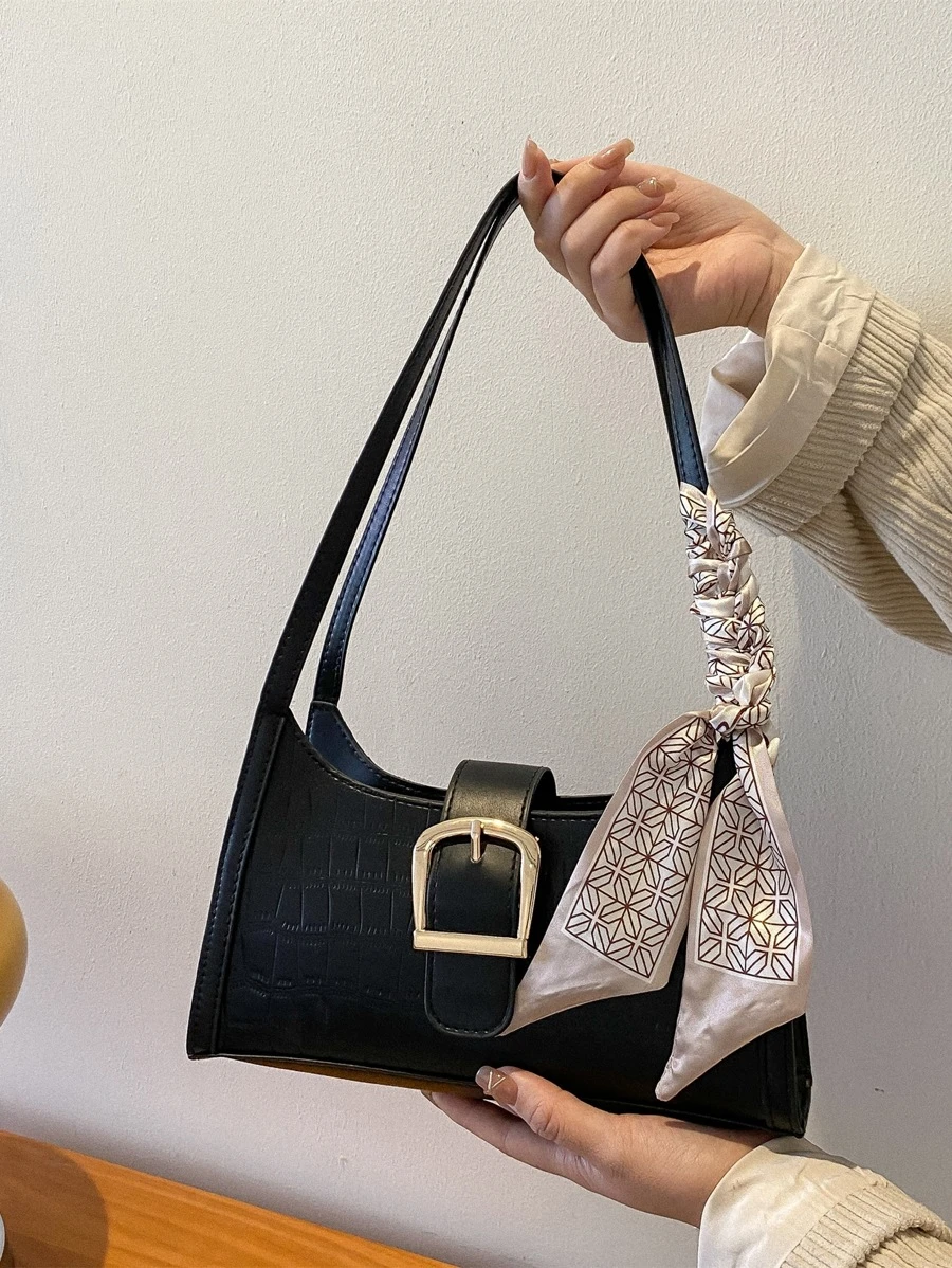 鱷魚壓花棍形包扣和紗巾裝飾pu材質,日常肩背包,輕量便攜,追求簡約時尚的女性、新手和白領工作者,送女友、送女士禮品都很合適,適用於辦公室、工作、商務、通勤、購物等場合。 - 黑色 - 查看 1