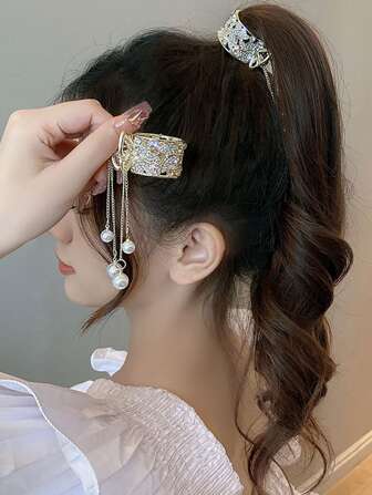 鑲有水晶鑽石和仿珍珠裝飾的髮夾，適合校園約會假期日常旅行和休閒穿著