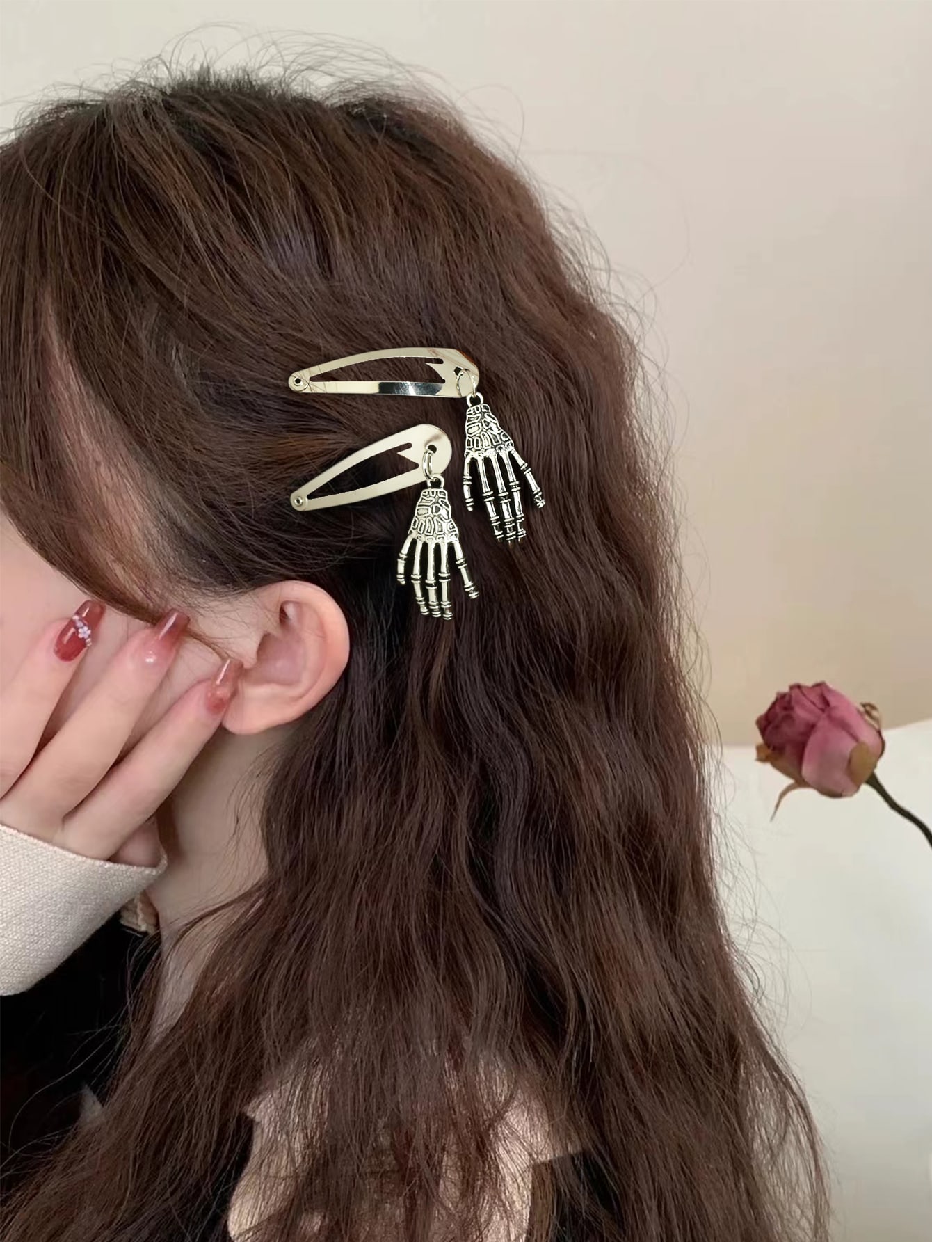 2pcs Skeleton Hand Decor Snap Clip | SHEIN USA