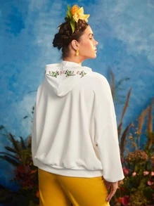 Frida Kahlo X SHEIN Plus Floral & Letter Graphic Drop Shoulder Drawstring Hoodie - Beige - View 2