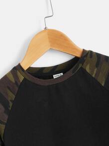 SHEIN Ung pojke Camo Raglan ärm Patch Detail Casual långärmad T-shirt - Svart - Visa 3