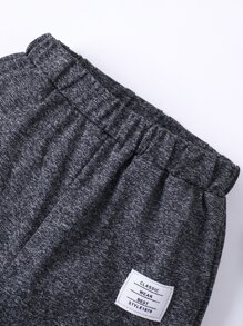 SHEIN 小男童字母貼布彈性腰帶長褲 - 深灰色 - 查看 6