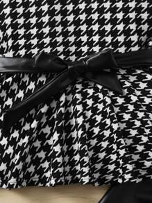 SHEIN Cô gái Tween In Houndstooth Tay áo chân cừu Thắt lưng Xoay eo Áo thun & Da giả Quần - Đen và trắng - Xem 4