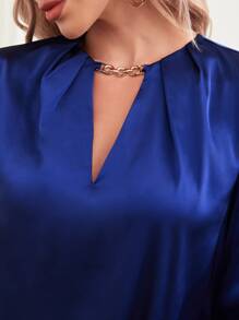 SHEIN Privé Solid Chain Detail Keyhole Neckline Top - Blue - View 5