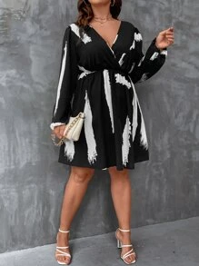 SHEIN LUNE Plus Graphic Print Surplice Neck Dress - Black - View 7