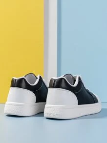 運動板鞋適用於男孩雙色前綁帶運動鞋