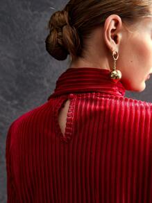 MOTF PREMIUM VELVET BALLOON SLEEVE T-SHIRT - Red - View 3