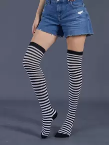 ROMWE Academia Striped Pattern Over The Knee Socks - Black and White - View 2