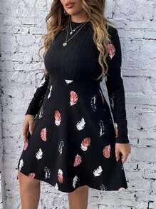 SHEIN LUNE Vestido con estampado de pluma de cuello alto - Negro - Ver 4