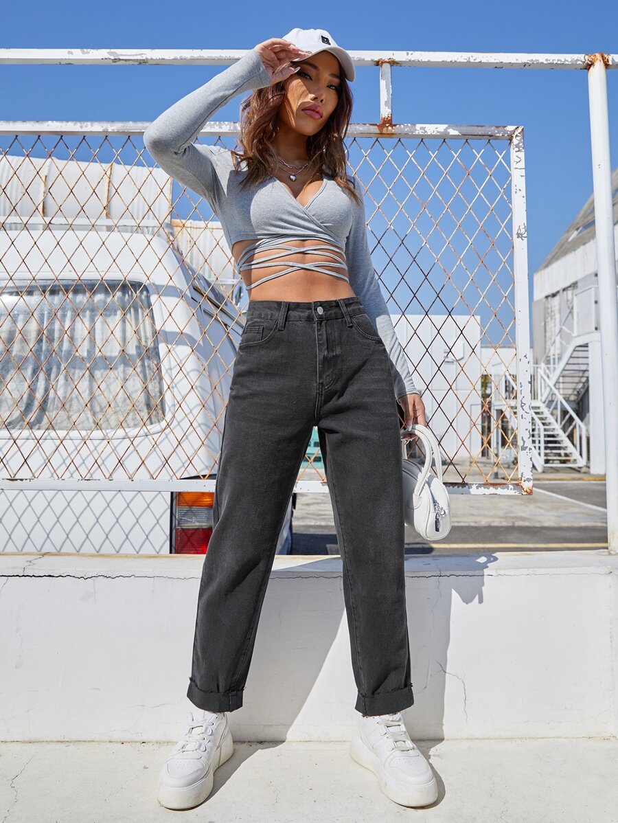 Bershka Petite - Jeans a fondo ampio e vita alta lavaggio scuro