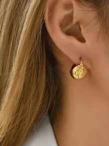 Tiger Detail Hoop Earrings - Yellow Gold - View 1