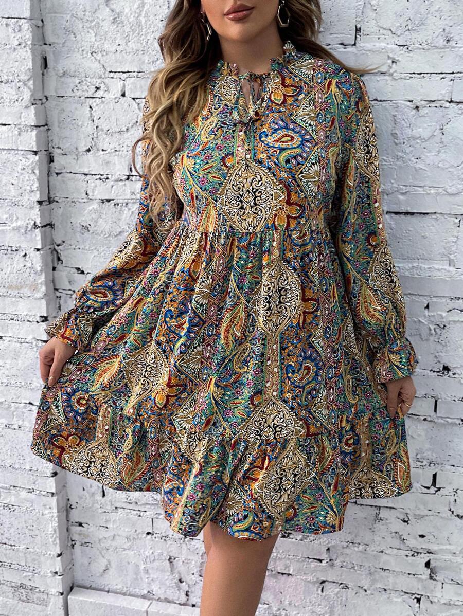 SHEIN Holidaya 大碼佩斯利印花繫帶領荷葉袖荷葉邊連衣裙 - 彩色 - 查看 1